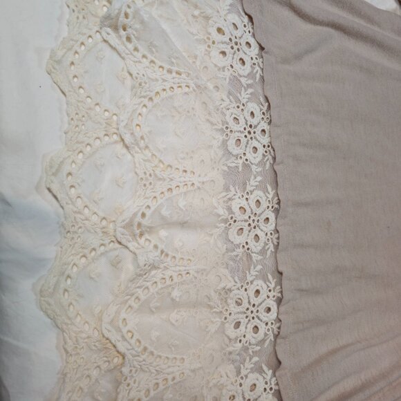 Lili's Loft Beige Lace Trimmed Hi/Lo Shirt XL - Picture 5 of 8